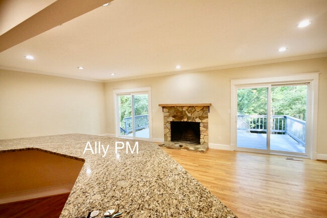 Photo - 1 Kanawha Ct