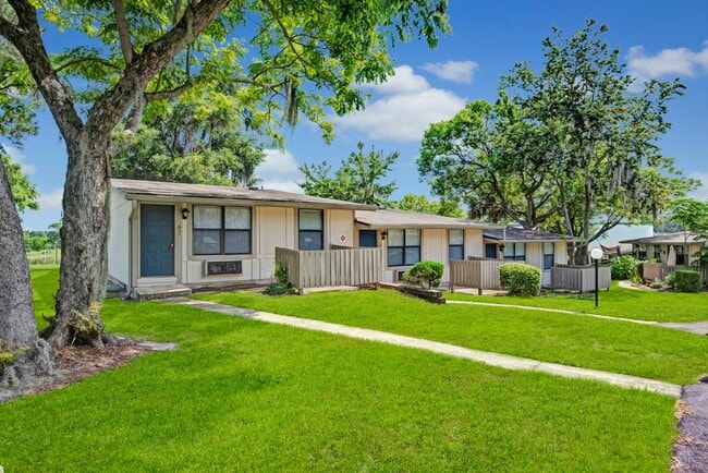 Applewood Apartments