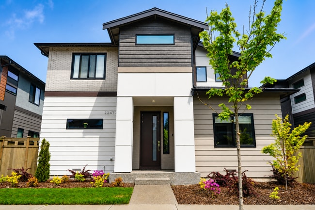 Building Photo - Stunning Black Diamond home-Ten Trails (Pinewood Plan) - Available Early to Mid June