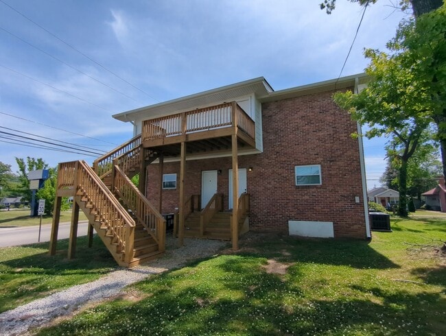 Building Photo - 2015 Duncan Ave Unit C