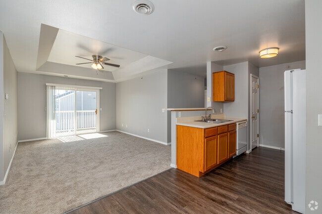 2X2B - Dining Area - Tall Grass Apartments