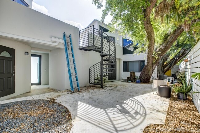 800 SW 4th St