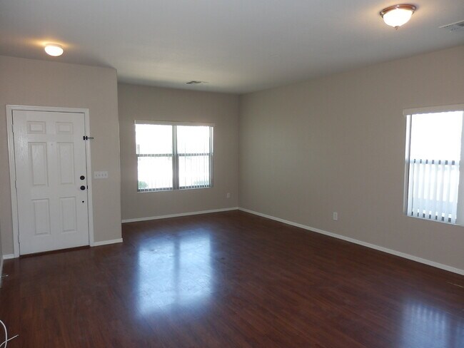 Photo - Spacious 2-Story Home with NEW Carpet and ...