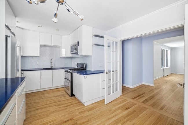 Photo - 400 W 58th St