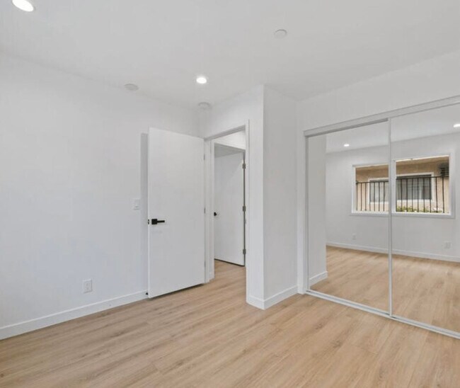 10914 Columbus Ave Unit 1