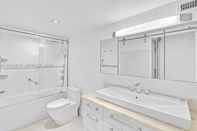 Building Photo - 2500 Parkview Dr Unit 1219