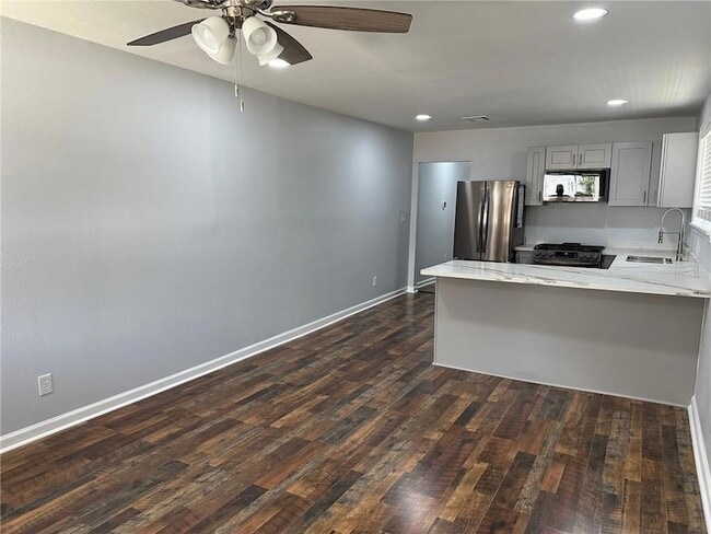 Photo - 834 Vallette St