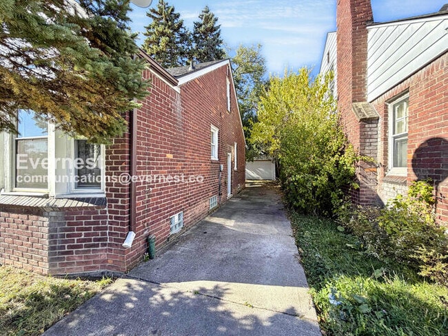 Photo - 19657 Caldwell St