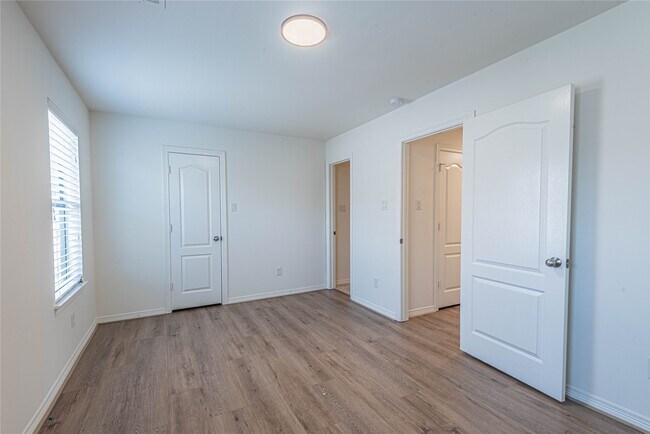 Photo - 8117 Silverton Creek Ln