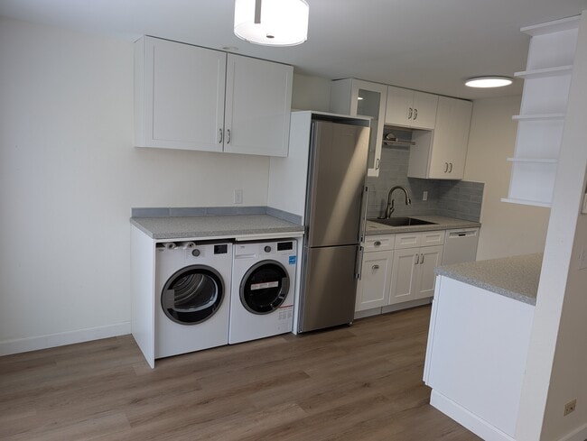 Photo - 5028 SE Hawthorne Blvd