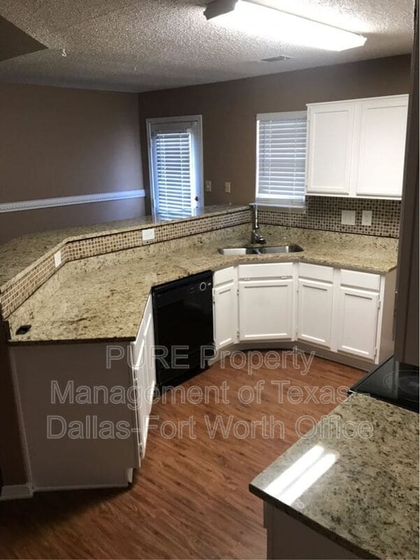 Photo - 6004 Meadowside Trail
