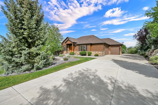 3573 N Elkview Dr