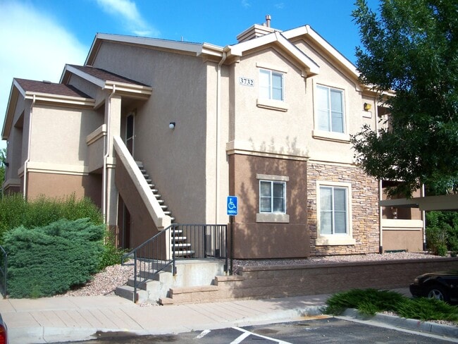 Building Photo - 3732 Riviera Grove