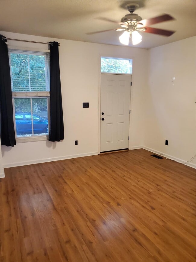 Photo - 3256 Domain St