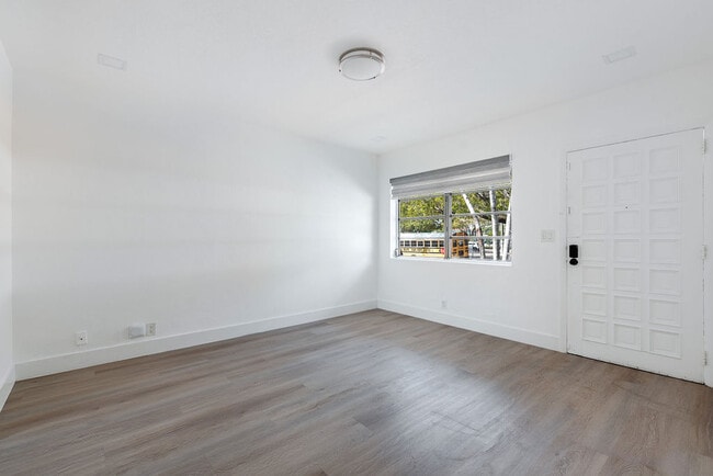 Photo - 323 NW 21st Ave