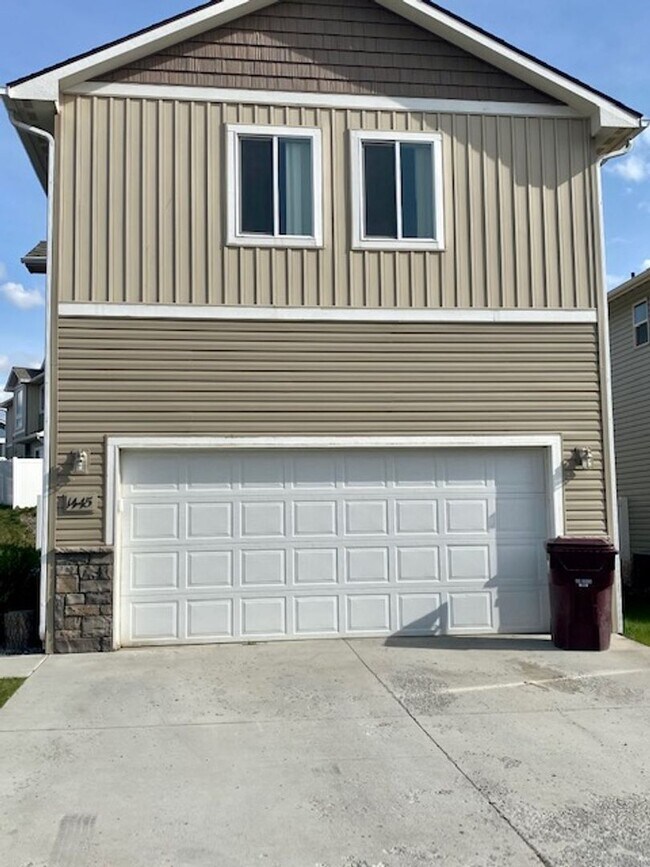 Photo - Stylish Comfort in the Heart of Pullman