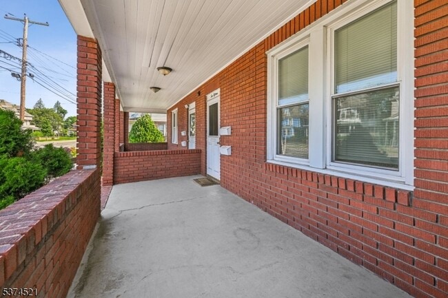 Photo - 215 Speedwell Ave Unidad 2