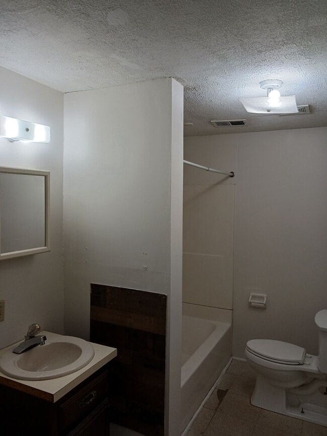 Photo - 222-222.5-2225 Mt Vernon Rd Unidad 222 1/2 UP