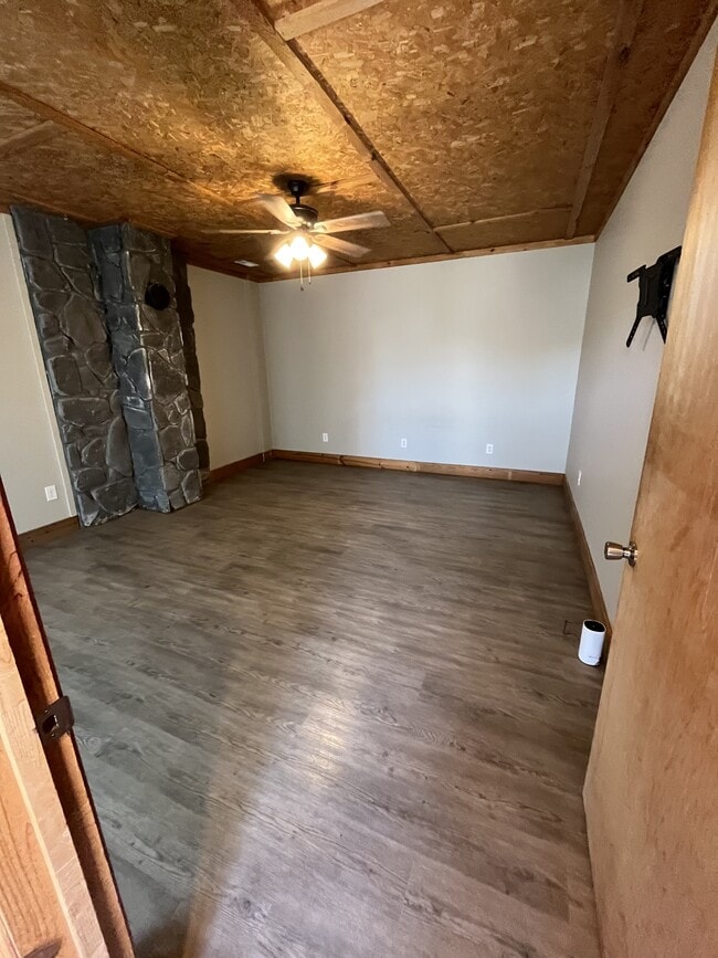 Photo - 214 Oak St SW