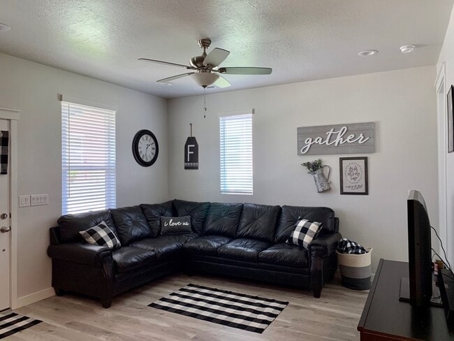 Photo - 774 Midtown Ln