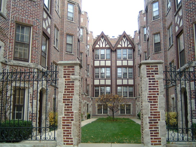 The Tudors on Hermitage - The Tudors on Hermitage Apartments
