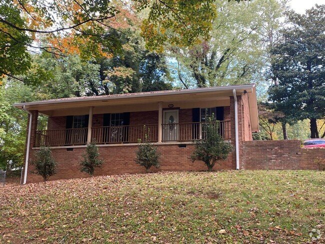 Building Photo - 3 bedroom 2 bathroom single-family home