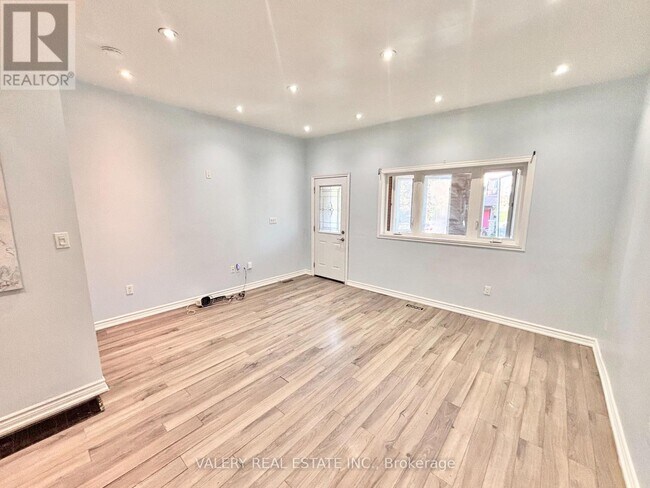 Photo - 25 Niagara St