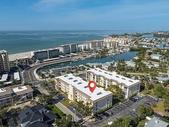 Building Photo - 995 La Guna Dr Unit 305