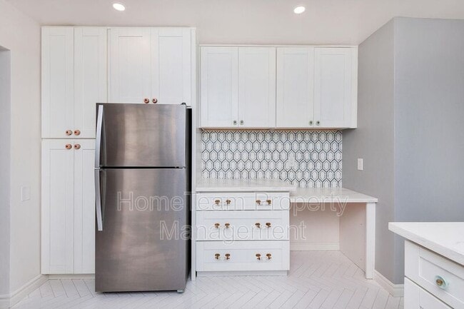 Photo - 2747 Reynard Way