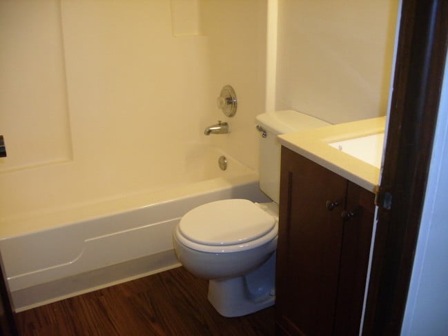 Small 1bd Bath