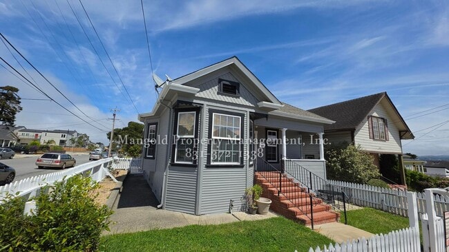 Building Photo - $1,000 Move In Special - Beautiful three-bedroom two-bath home located in Monterey!