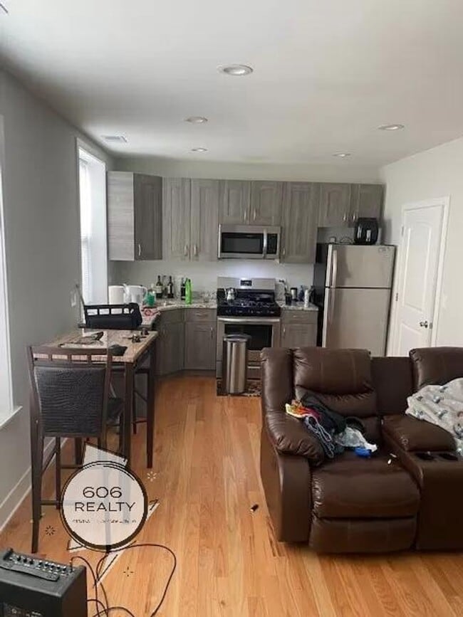 Photo - Belmont Cragin! 5201-5221 W Belmont Ave - 3148-3152 N Laramie Ave Unit 5207-2C