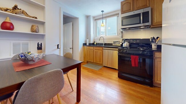 Photo - 380 Washington St Unit 2