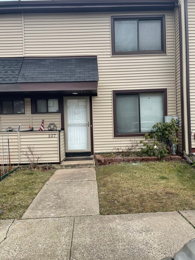 Photo - 107 Arrowood Ct Townhome