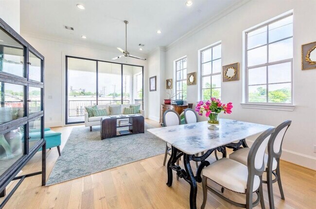 Photo - 4008 University Grove St