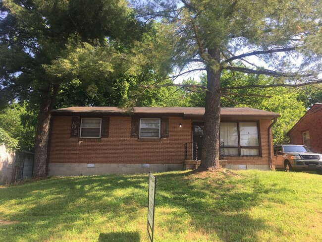 Renovated 3 Bed/ 1 Bath Home, 5 Miles to G... - Renovated 3 Bed/ 1 Bath Home, 5 Miles to G...