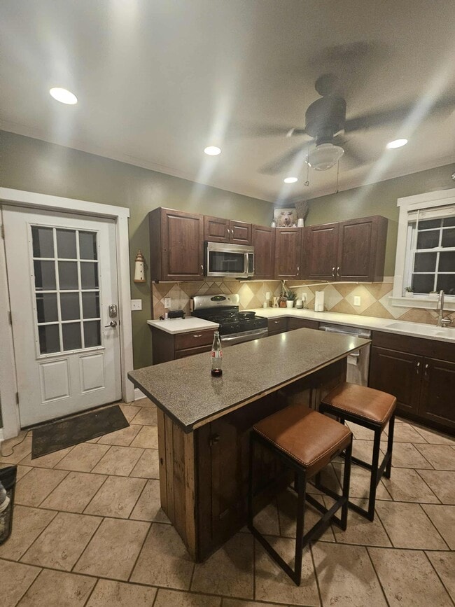 Photo - 93 N Rose Blvd