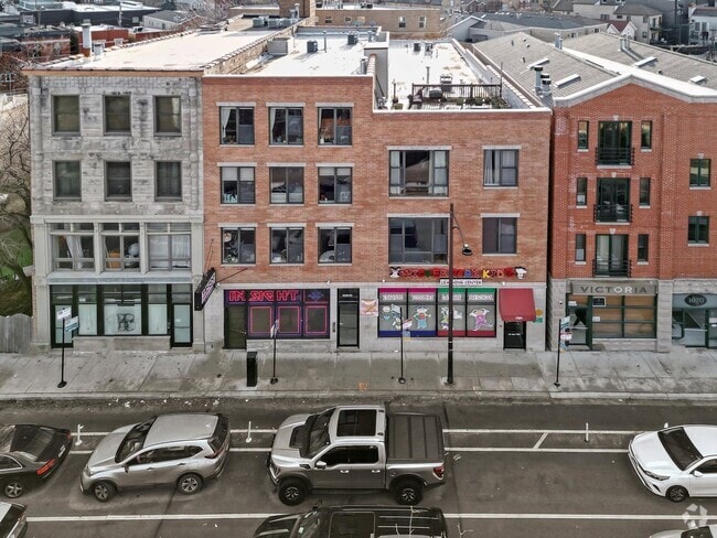 Building Photo - 1064 N Milwaukee Ave Rental