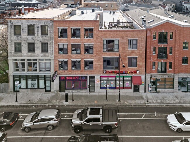 Building Photo - 1064 N Milwaukee Ave Rental
