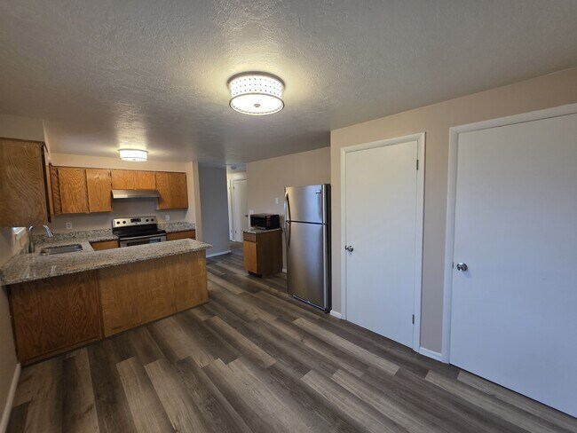 Photo - 360 Belaire Cir