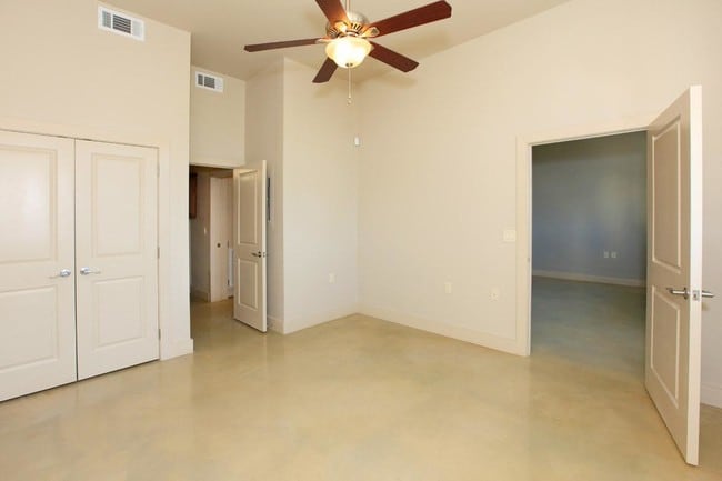 Photo - 438 Main Street