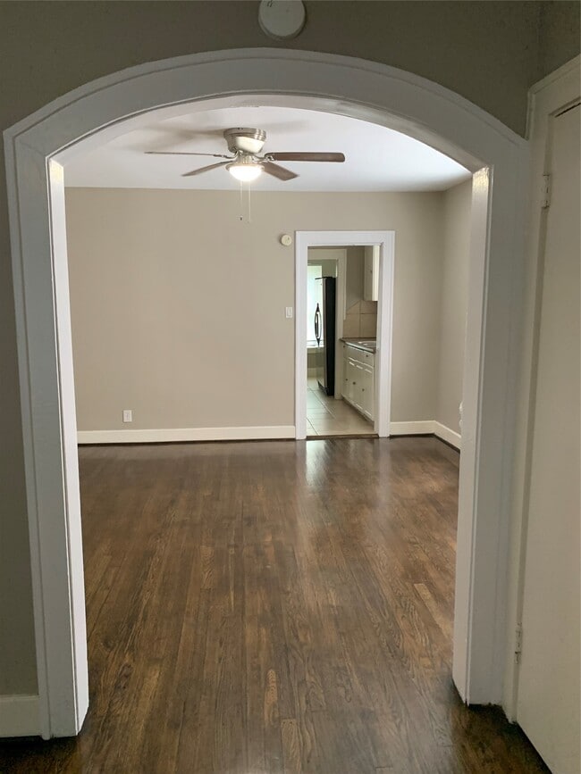 Photo - 2112 Berry St