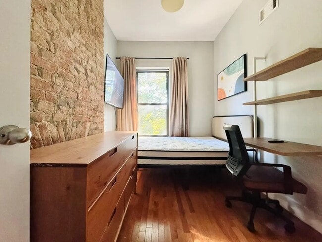 Photo - Furnished room/NOT APARTMENT Unit 2