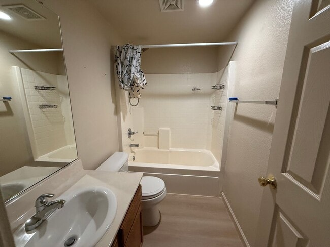 2424 Sandpiper Ln