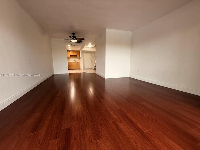 Photo - 9357 Fontainebleau Blvd Unidad D414