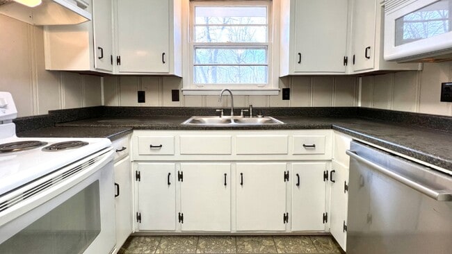 Photo - Coming Soon : 3BR+, 1 1/2BA house in Greenbrier