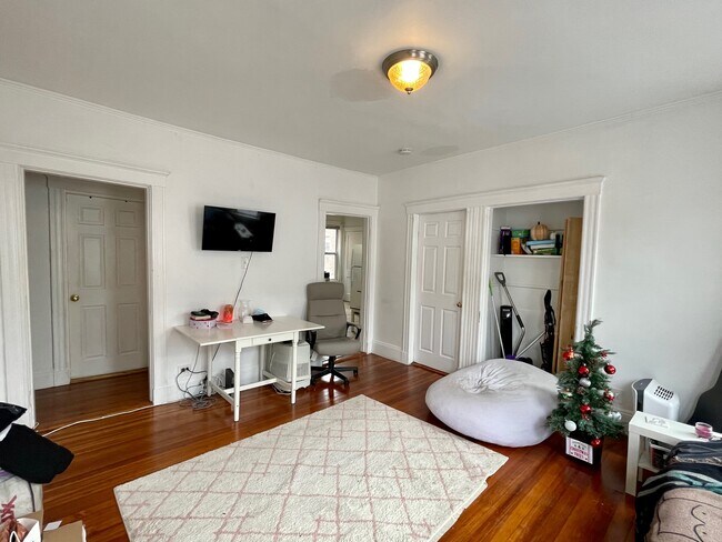 Photo - 162 Kelton St