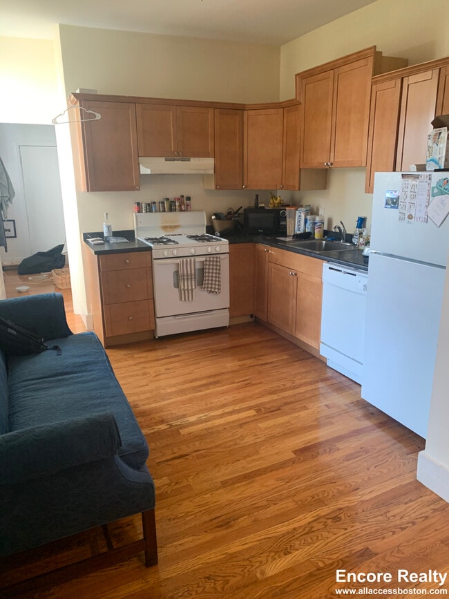 Building Photo - 46 Florence St Unit 7