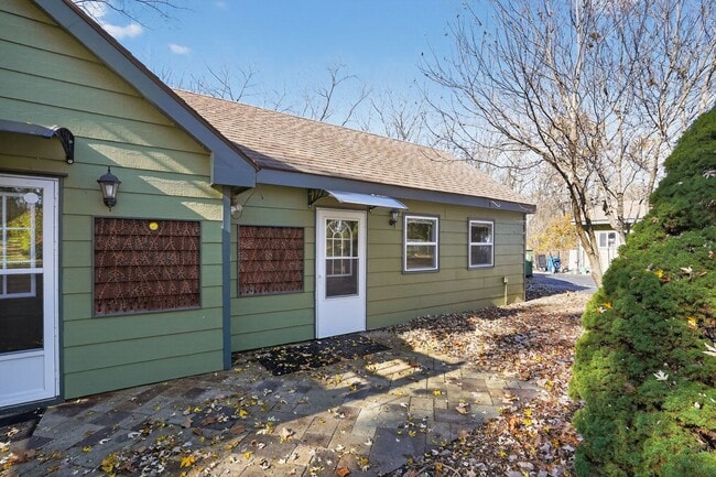 Photo - 1036 Guerin Rd Unit B