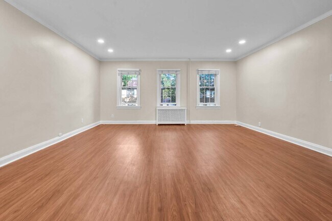 Photo - 101-11 Ascan Ave